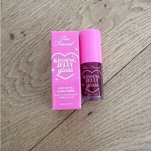 Too Faced - Kisssing Jelly Lip Gloss in Rasberry Pink